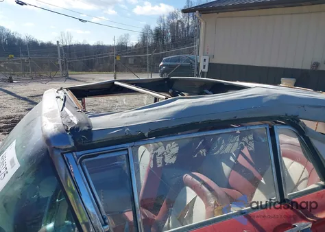 1960 Ford Thunderbird z USA, uszkodzony, nr VIN 0Y73Y100324